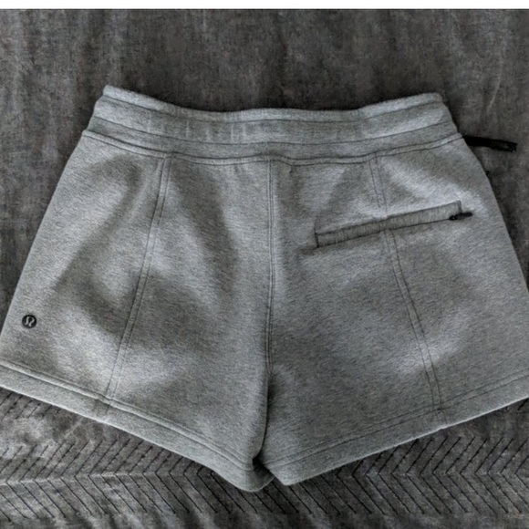 Lululemon NTS short heathered grey model material - Picture 3 of 8